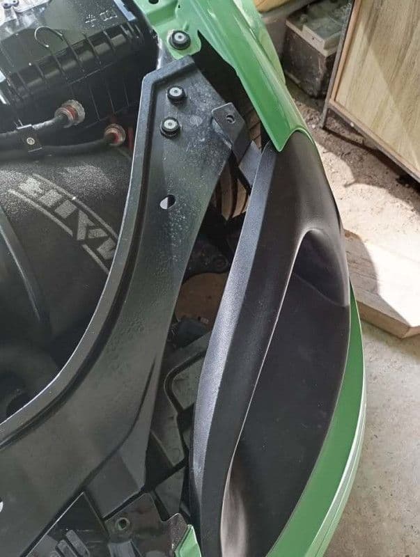 Volkswagen Golf 5 Sportski Zračni Otvor Farova — slika 2 od 3