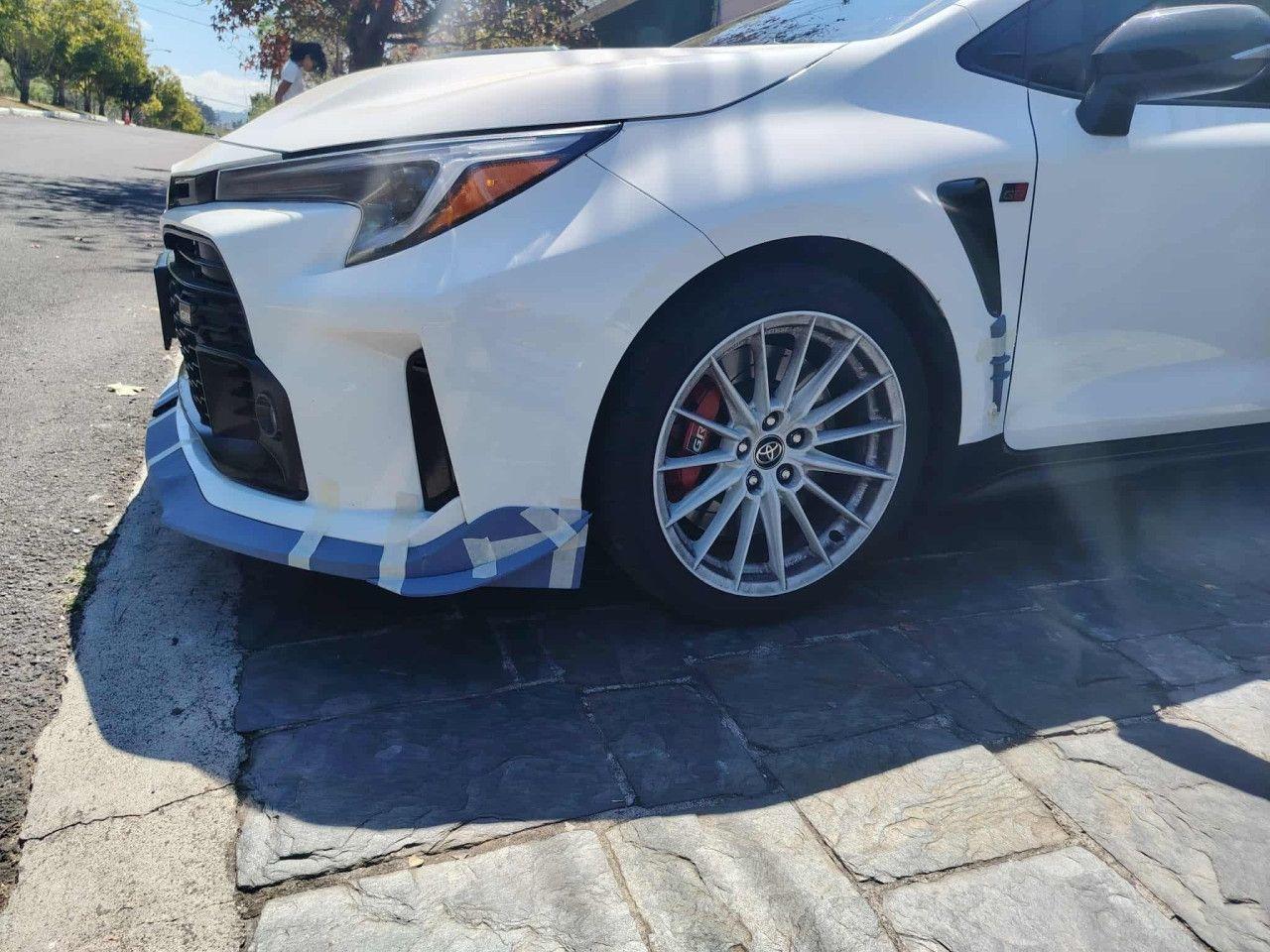 Toyota Corolla GR Prednji Lip / Spojler Branika — slika 4 od 7