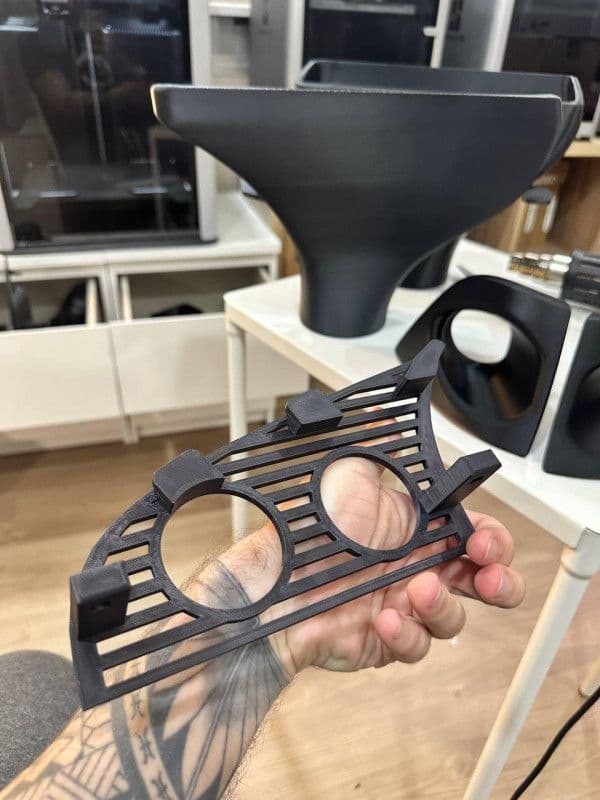 BMW E36 Centralni Otvor Ventilacije Sa Mjeračem — slika 1 od 3