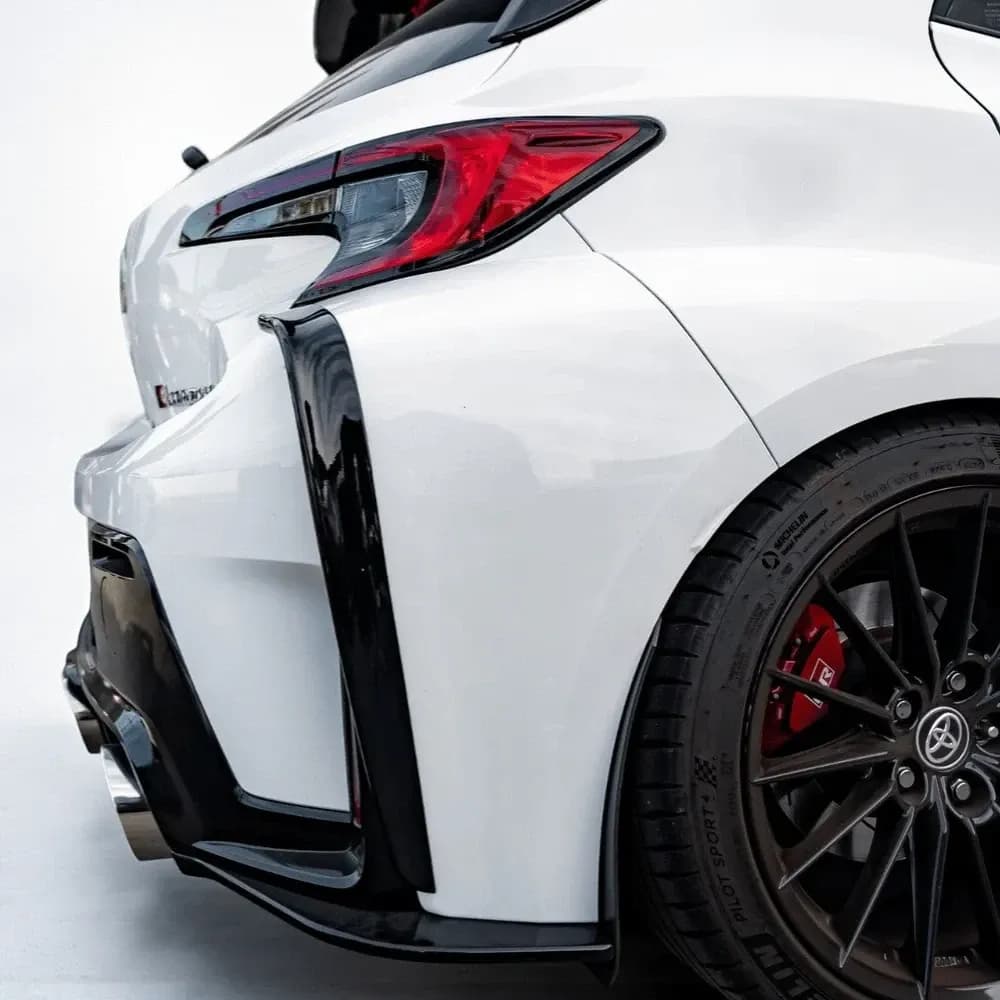 Toyota Corolla GR Zadnji Lip / Bočni Spojler Branika — slika 1 od 5