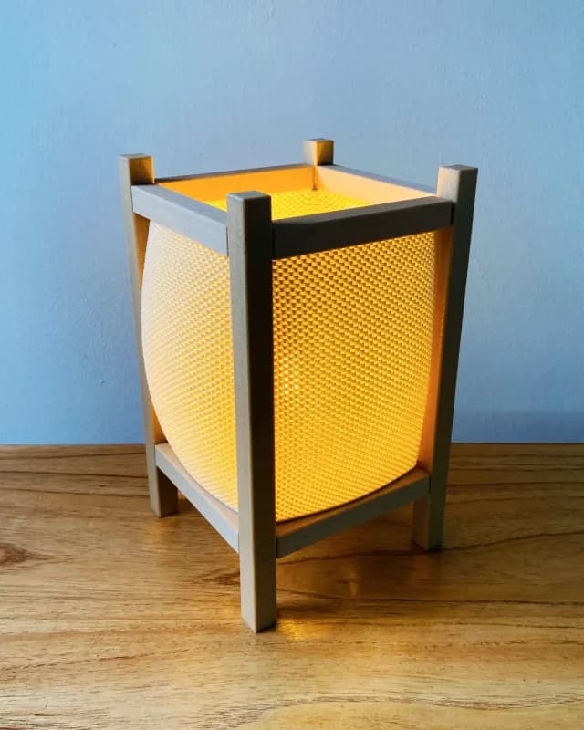 Stolna Lampa za Toplu Atmosferu — slika 1 od 3