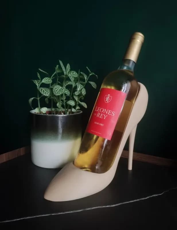 Unikatni Stalak za Vino u Obliku Visoke Štikle / Držač za Vino — slika 2 od 4