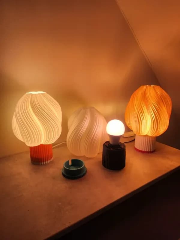 Spiralna Stolna Lampa / Uljepšajte Svaki Prostor — slika 4 od 4