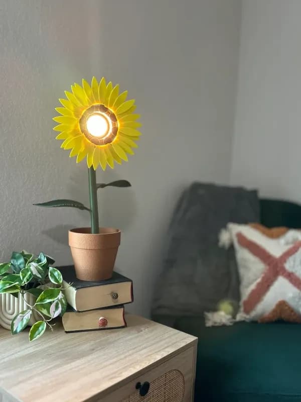 Suncokret Stolna Lampa - Uljepšajte Svaki Prostor — slika 1 od 4