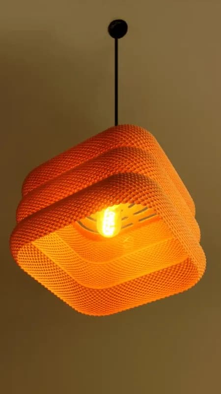 Lampa Koja Unosi Spoj Elegancije i Udobnosti — slika 2 od 3