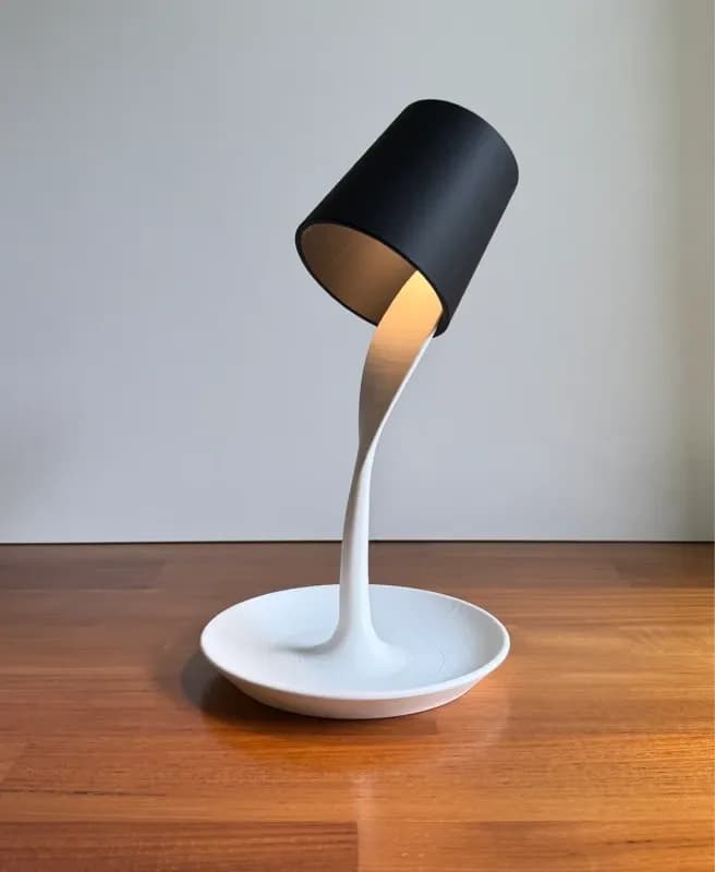 Unikatna Stolna Lampa sa Tacnom — slika 2 od 3