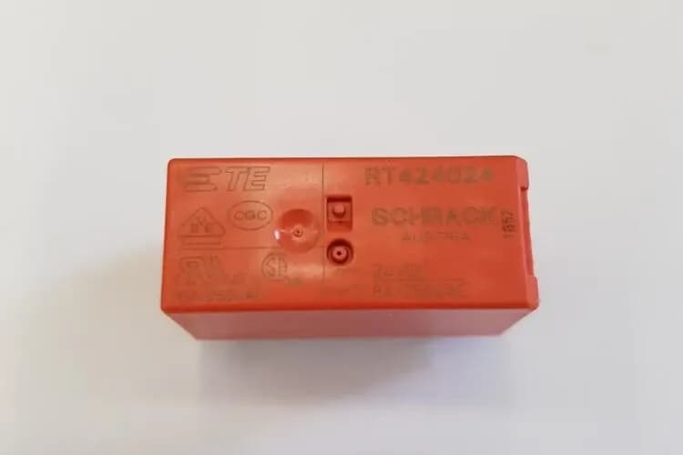 DPDT RELEJI RT424-24 24V/8A — slika 1 od 5