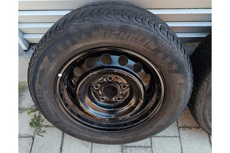 Čelične felge za Toyotu Corollu Sedan sa Mišelin gumama 15-ke i ratkapne orginal — slika 8 od 15