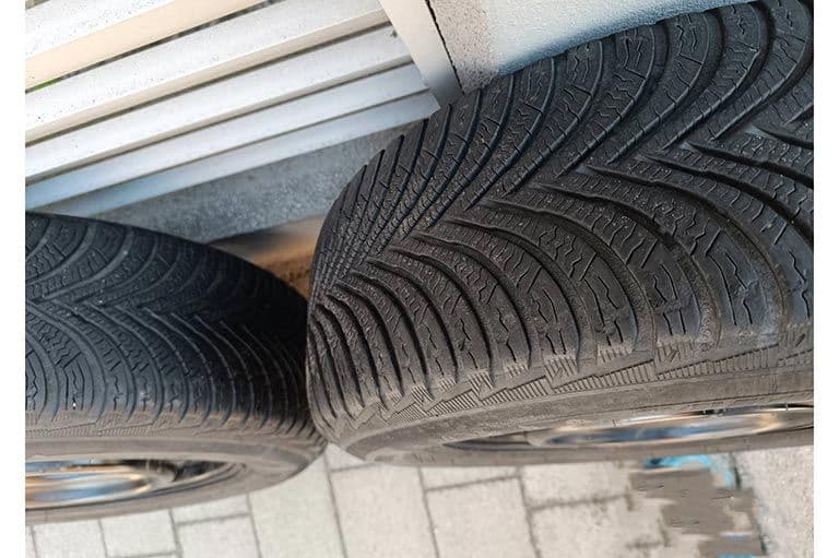 Čelične felge za Toyotu Corollu Sedan sa Mišelin gumama 15-ke i ratkapne orginal — slika 2 od 15