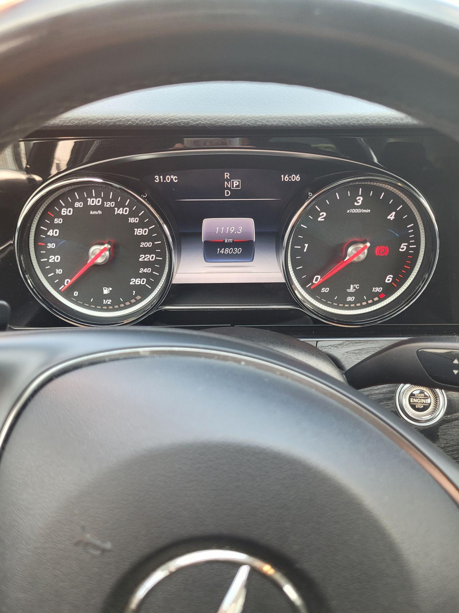 Mercedes E 220 — slika 2 od 2