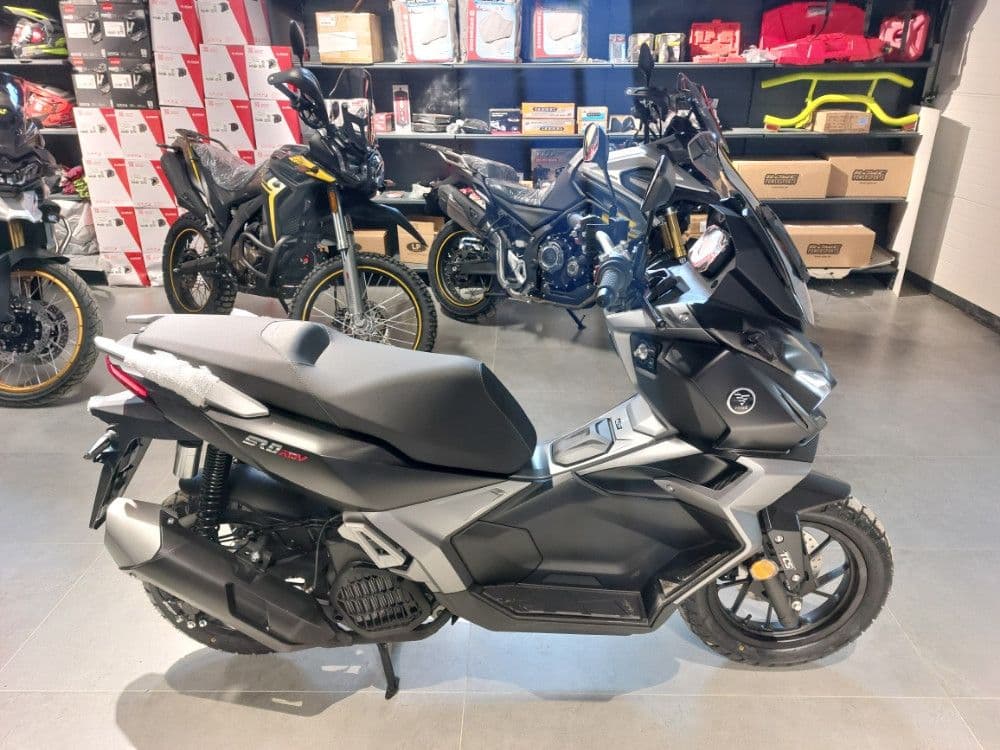 VOGE SR1 ADV 125 SKUTER MOTOR Piaggio Yamaha — slika 2 od 20