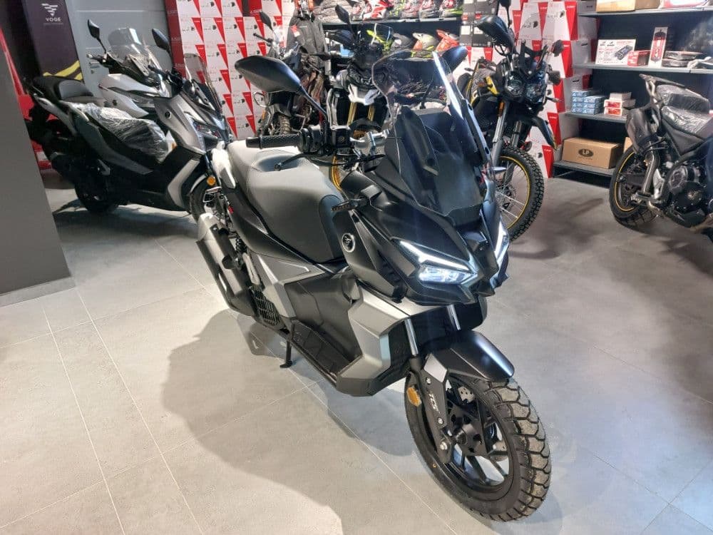 VOGE SR1 ADV 125 SKUTER MOTOR Piaggio Yamaha — slika 1 od 20