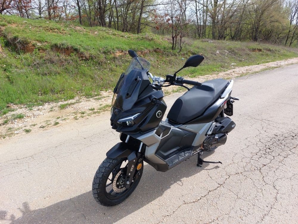 VOGE SR1 ADV 125 SKUTER MOTOR Piaggio Yamaha — slika 9 od 20