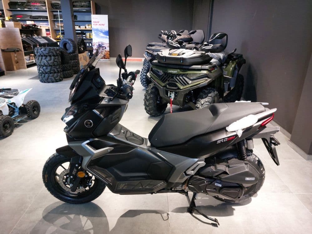 VOGE SR1 ADV 125 SKUTER MOTOR Piaggio Yamaha — slika 6 od 20