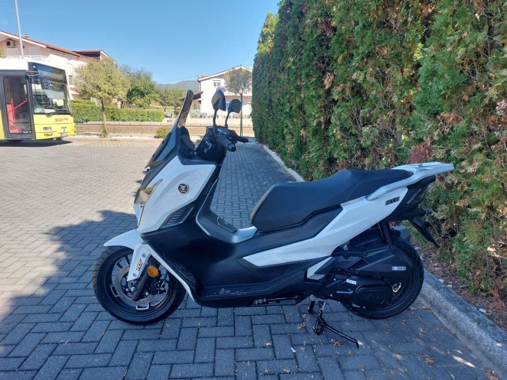 VOGE SR1 125 MAX SKUTER MOTOR MOTO — slika 4 od 19