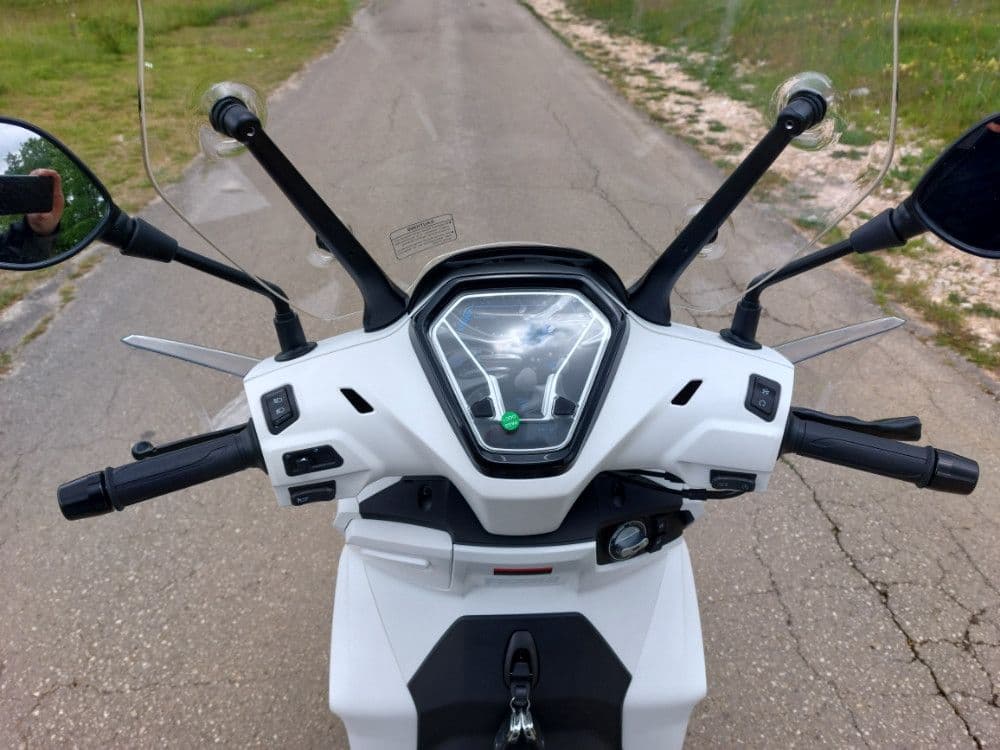 VOGE SR16 MOTOR MOTO SKUTER SCOOTER — slika 10 od 14