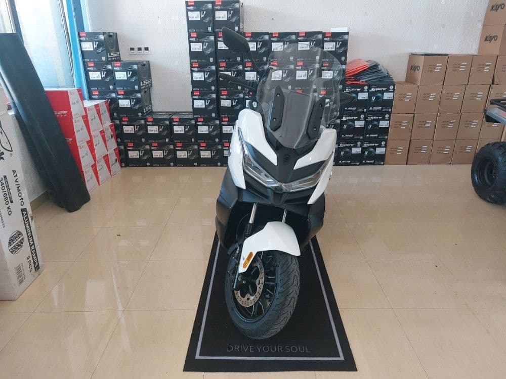 VOGE SR4 MAX 400 SKUTER MOTOR MOTO — slika 7 od 20