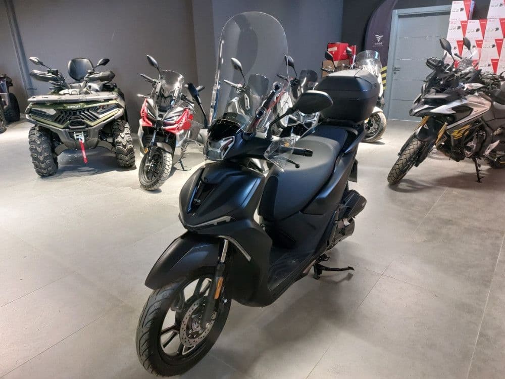 VOGE SR16 MOTOR MOTO SKUTER SCOOTER — slika 1 od 19