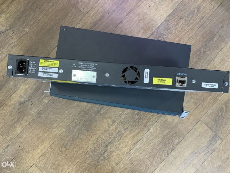 Cisco swich Catalyst 2950 series 24 port — slika 2 od 3
