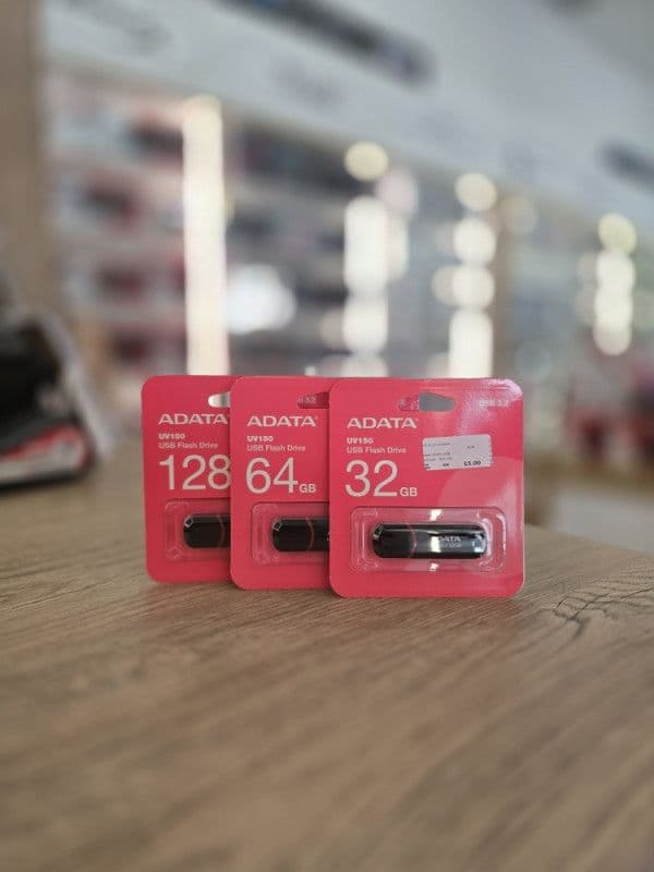 USB memorija Stik stick ADATA UV150 32GB 64GB 128GB — slika 1 od 2