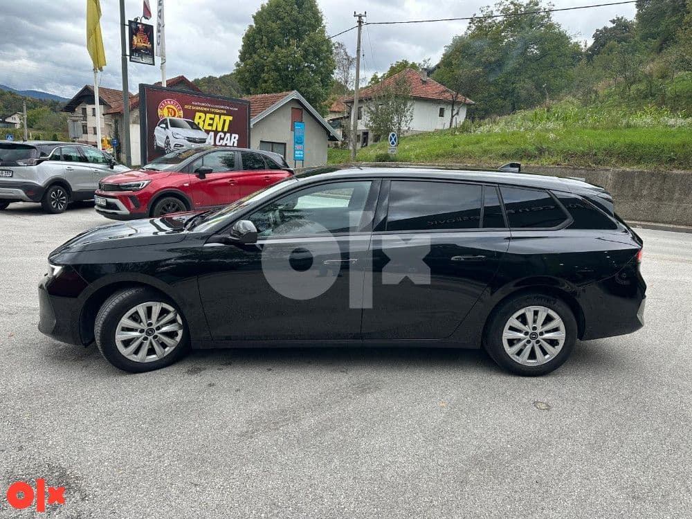 Opel Astra ST 1.5DTH Business Edition 130 KS AUTOMATIK — slika 2 od 11