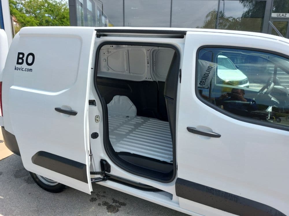 Opel Combo Cargo XL - 939kg - 1.5 100KS *DEMO VOZILO* — slika 9 od 17
