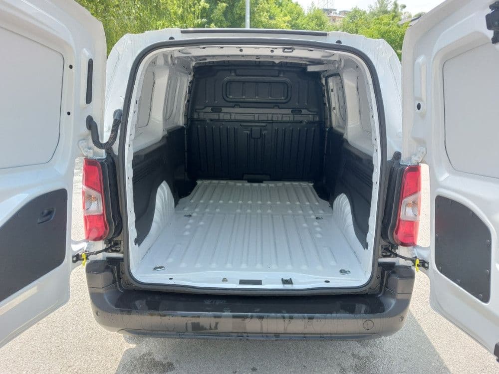 Opel Combo Cargo XL - 939kg - 1.5 100KS *DEMO VOZILO* — slika 8 od 17