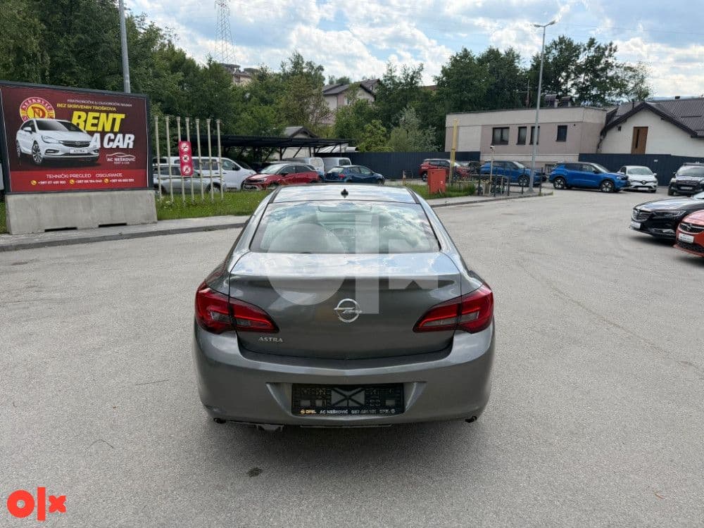 Opel Astra J 2018 Automatik — slika 8 od 11