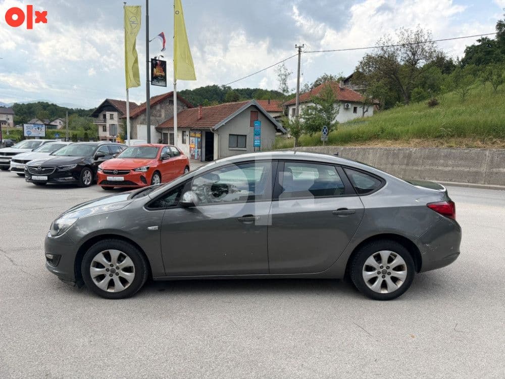 Opel Astra J 2018 Automatik — slika 3 od 11