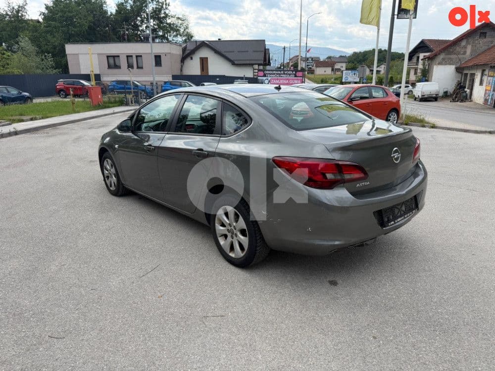 Opel Astra J 2018 Automatik — slika 4 od 11