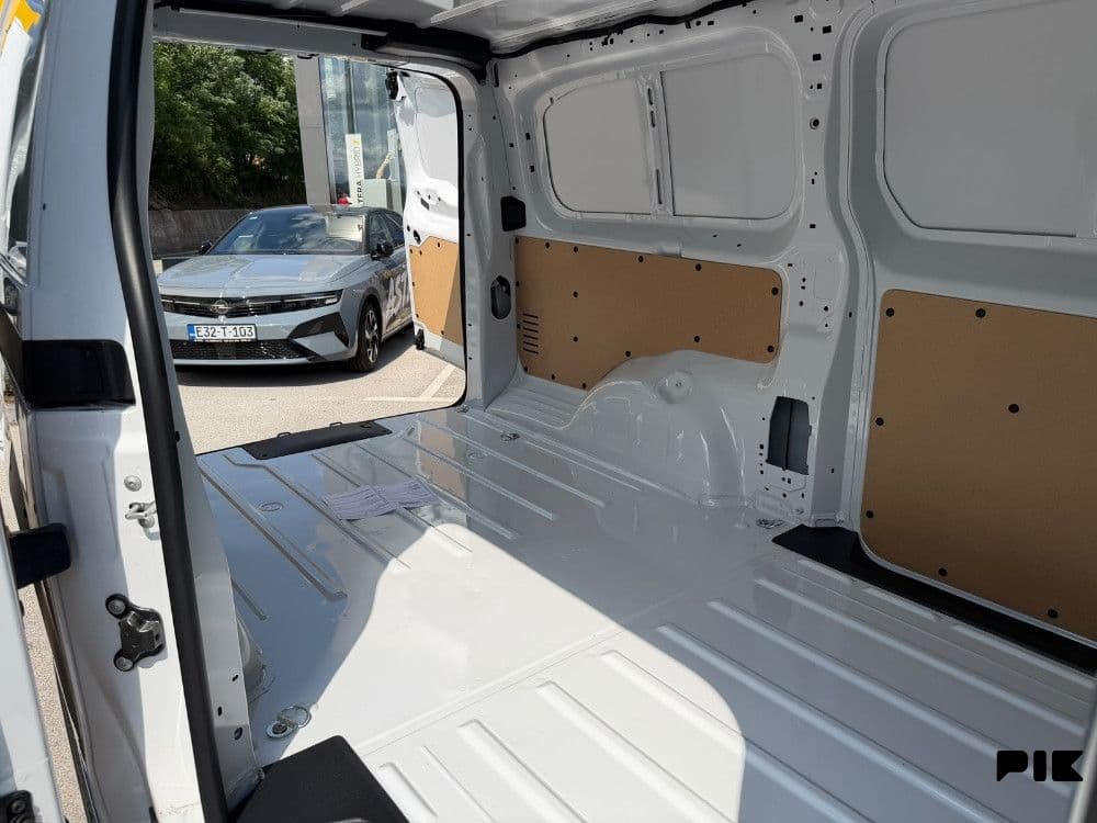 Opel Vivaro Cargo Van L 2.2 Dizel 150 KS 2026 — slika 6 od 13