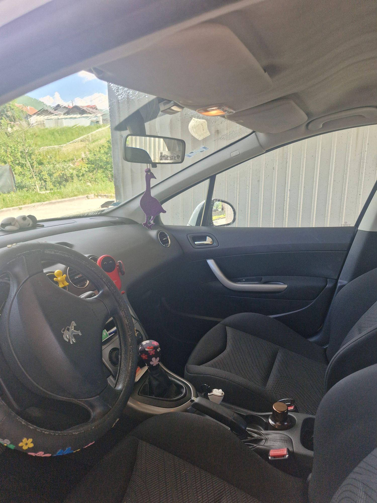 Peugeot 308 Facelift, 2011. god (model 2012.), 1.6 HDi, garažiran, registrovan — slika 7 od 8