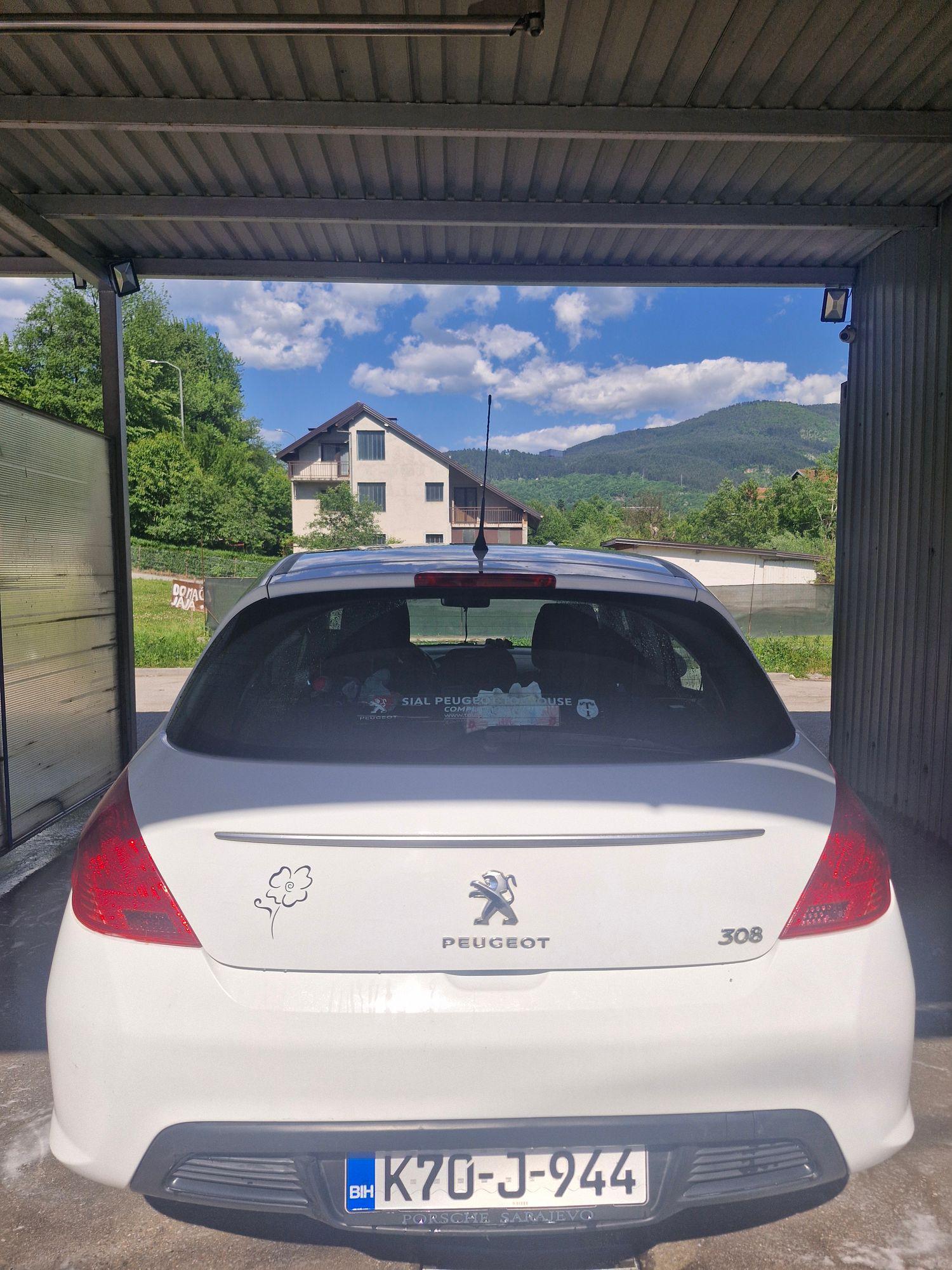 Peugeot 308 Facelift, 2011. god (model 2012.), 1.6 HDi, garažiran, registrovan — slika 3 od 8