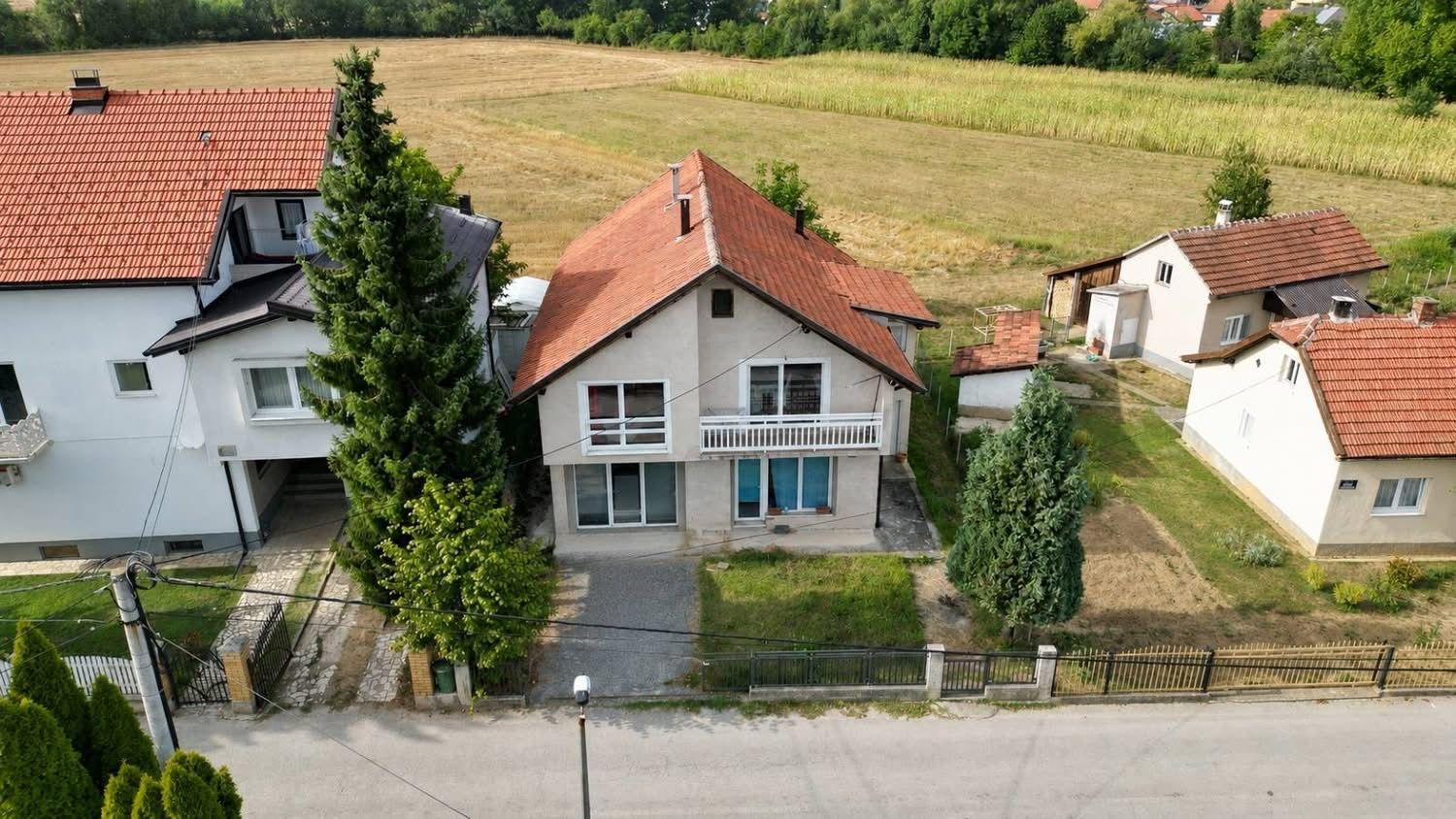 Kuća u mirnom dijelu — slika 1 od 6